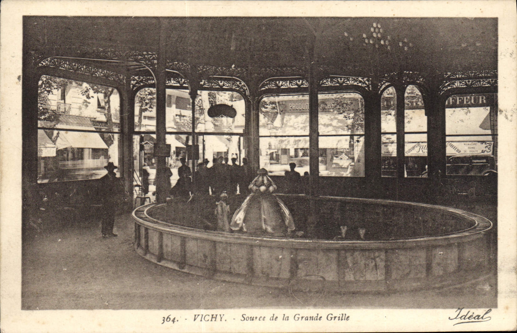 CPA Vichy Source de la Grande Grille 