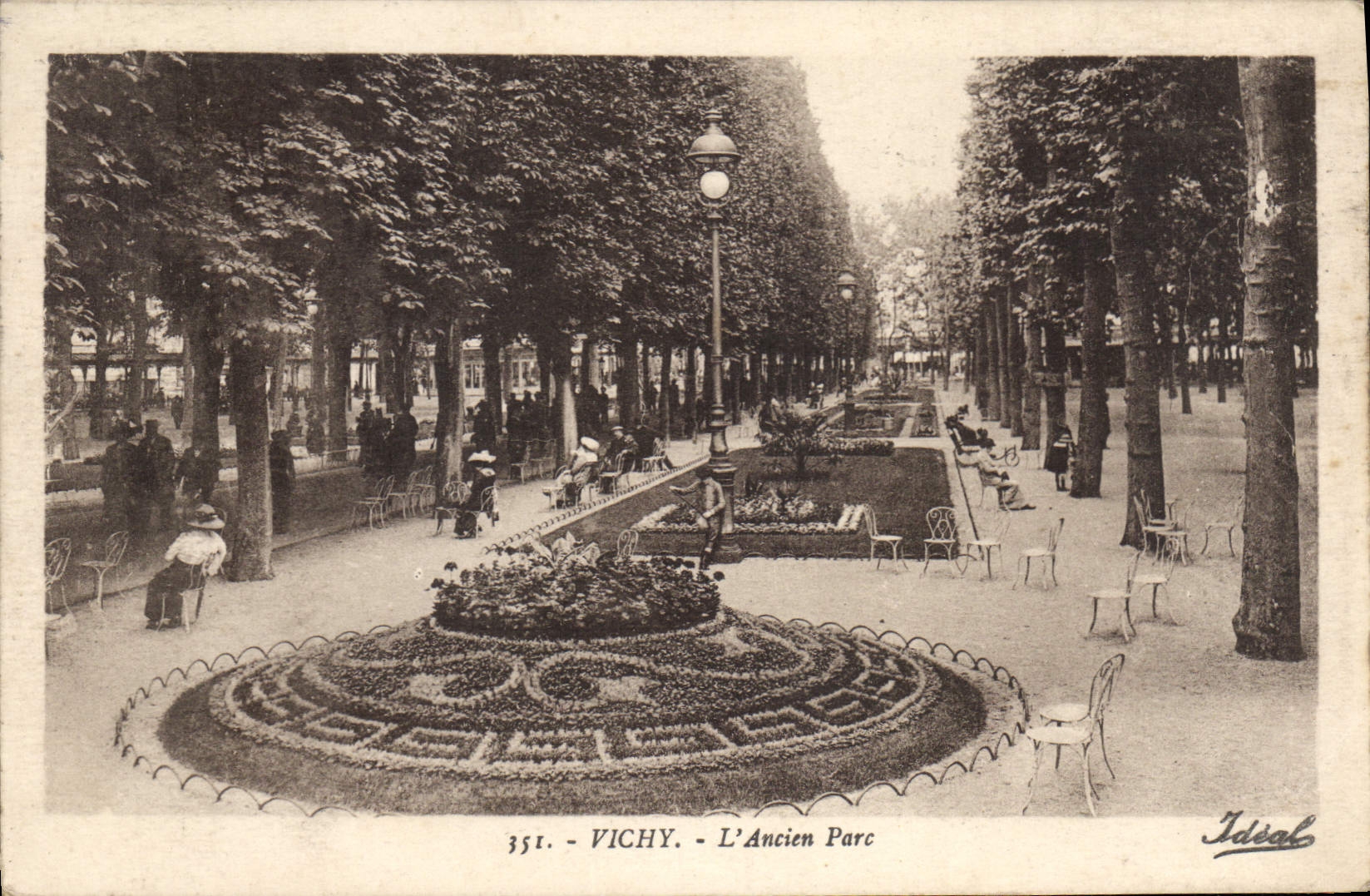 CPA Vichy l'Ancien Parc 