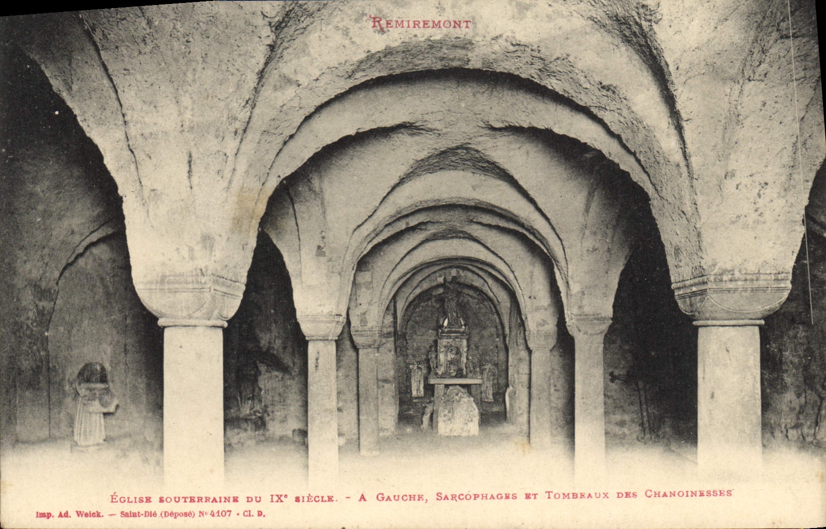 CPA Remiremont Eglise souterraine A gauche sarcophages et tombeaux des chanoinesses