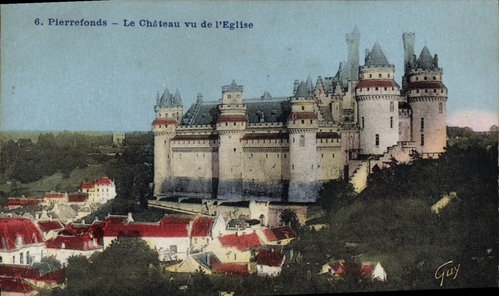 CPA Pierrefonds Le Chateau vu de l'Eglise 