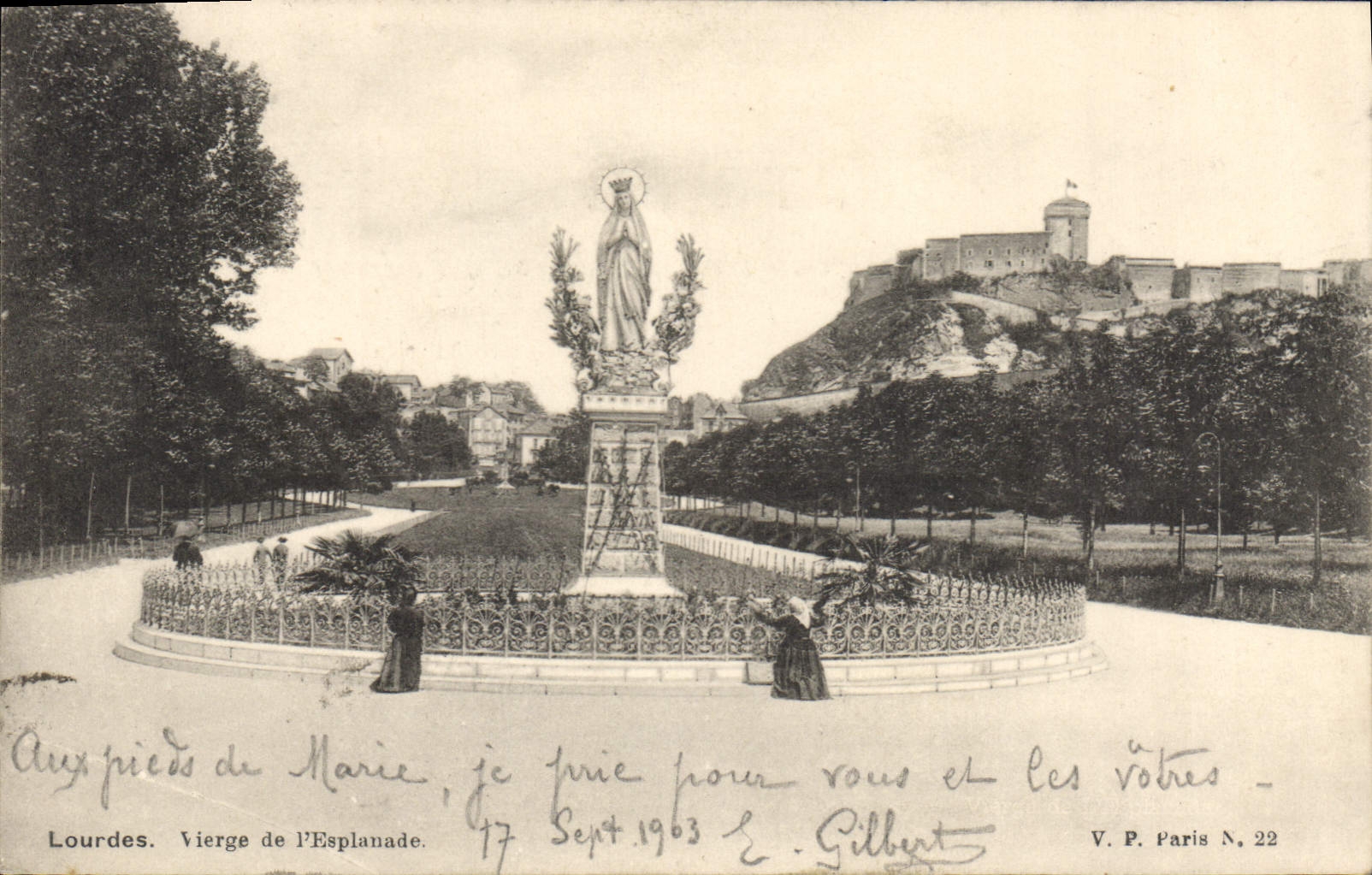 CPA Lourdes Vierge de l'Esplanade 