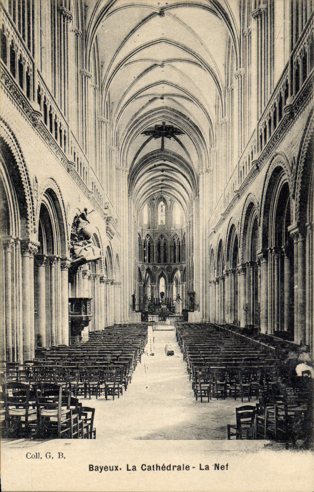 CPA Bayeux La Cathedrale La Nef 