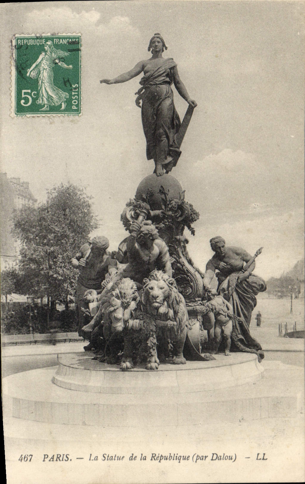 CPA Paris La Statue de la Republique par Dalou 