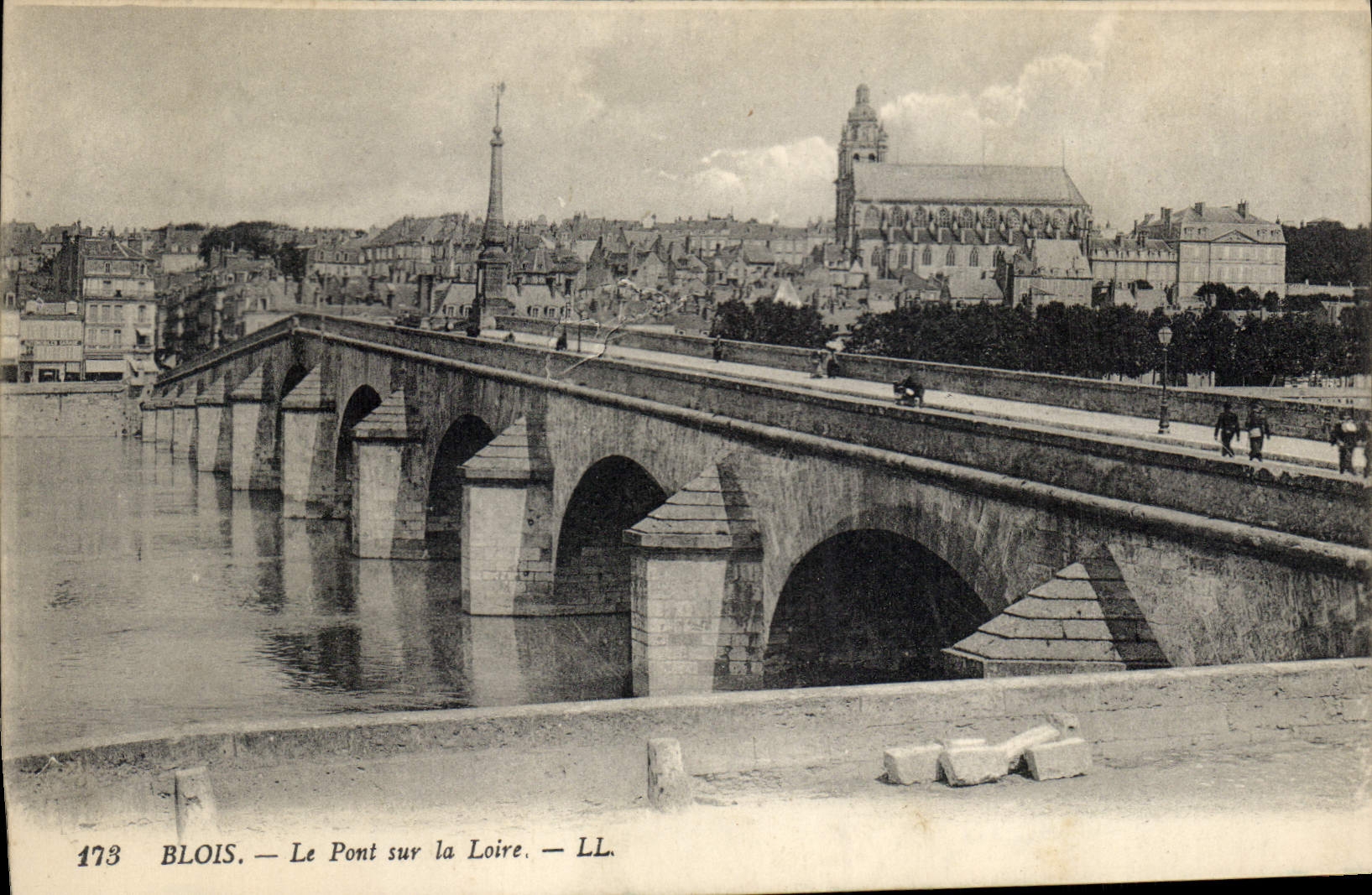 CPA Blois Le Pont sur la Loire 