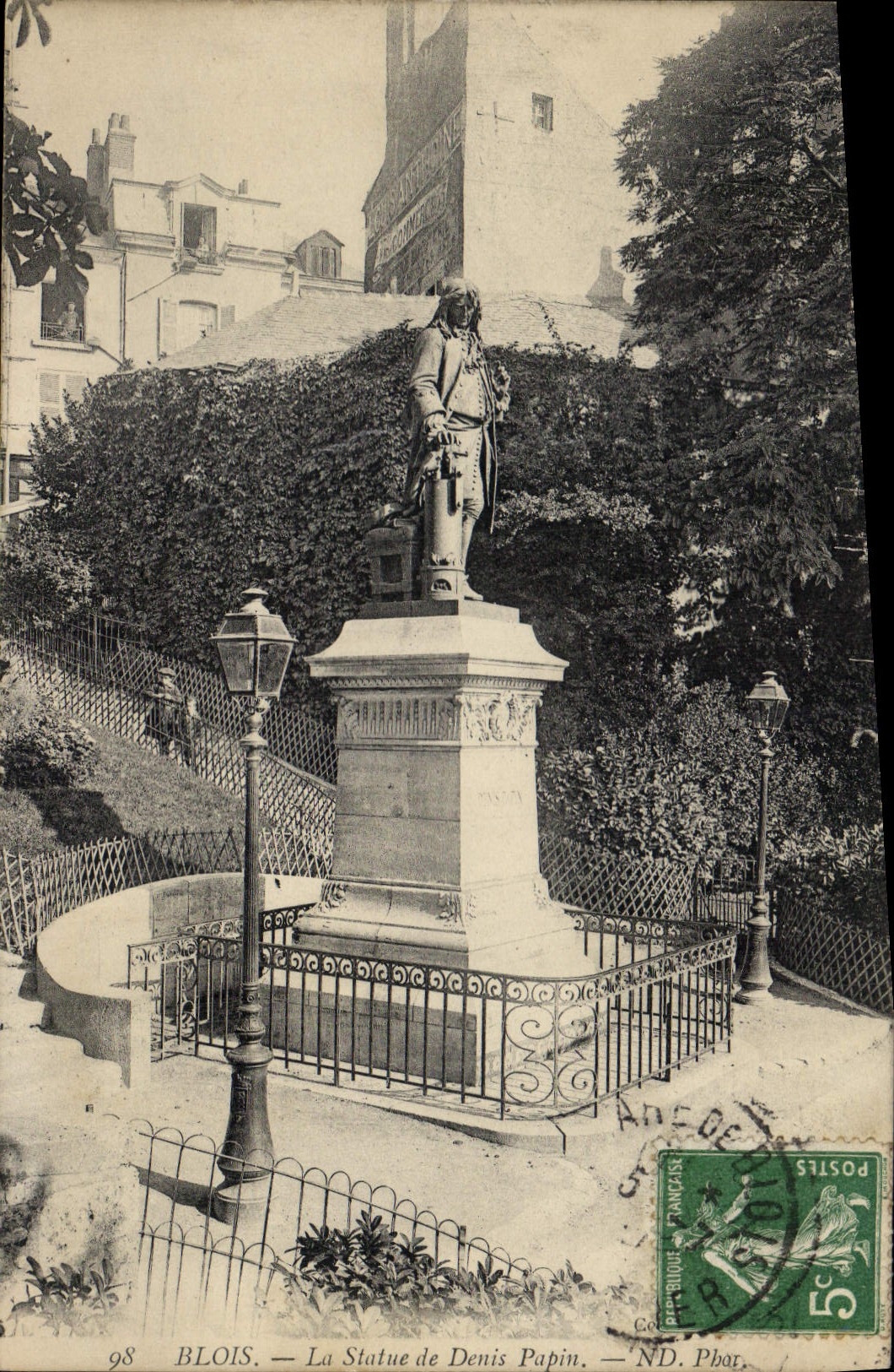 CPA Blois La Statue de Denis Papin 