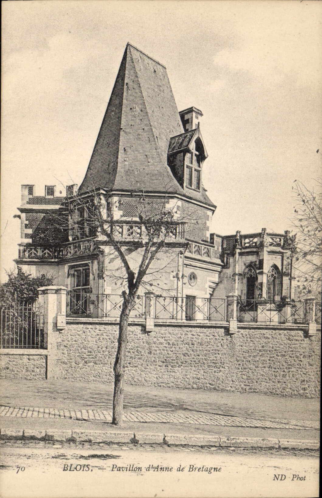 CPA Blois Pavillon d'Anne de Bretagne 
