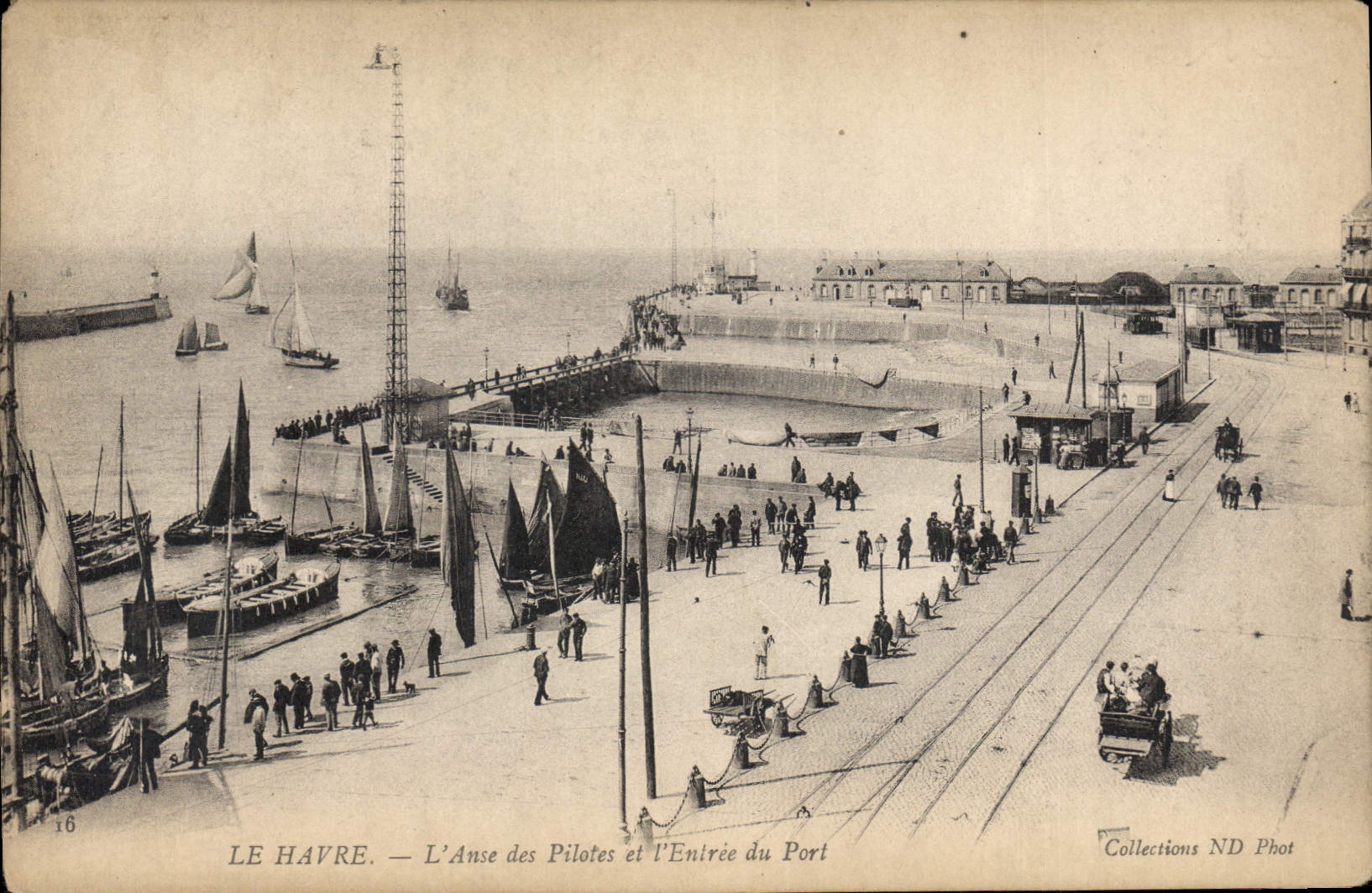 CPA Le Havre L'Anse des Pilotes et l'Entree du Port