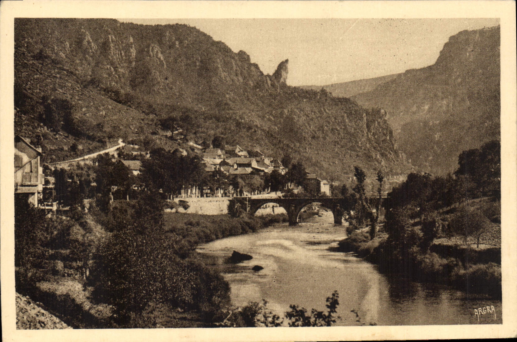 CPA Gorges du Tarn Les Vignes et la Roche Aiguille 