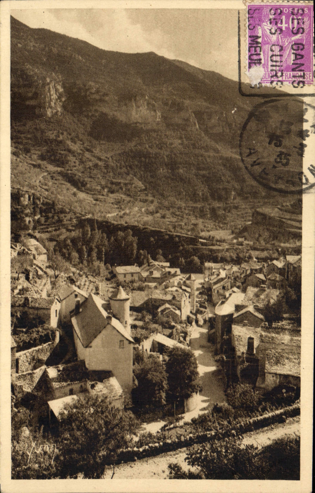 CPA La Douce France Les Gorges du Tarn Sainte Enimie Lozere Vue generale 