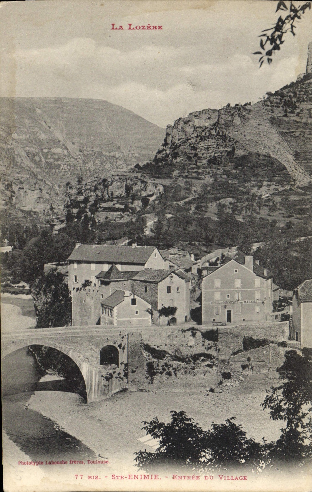 CPA La Lozere Ris Ste Enimie Entree de Village 