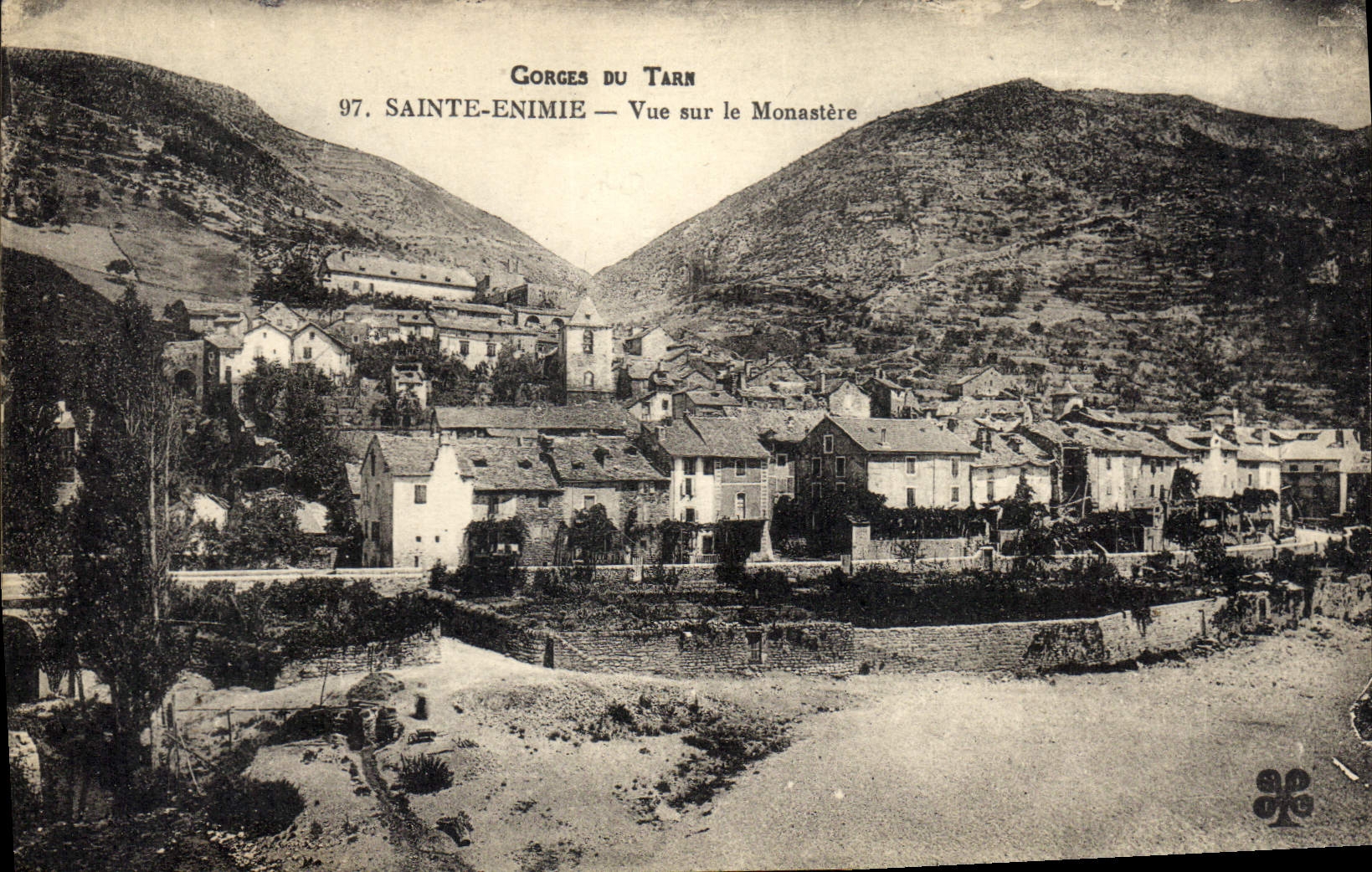 CPA Gorges du Tarn Sainte Enimie Vue sur le Monastere 
