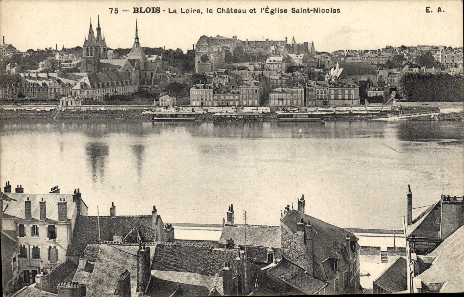 CPA Blois La Loire le Chateau et l'Eglise Saint Nicolas 
