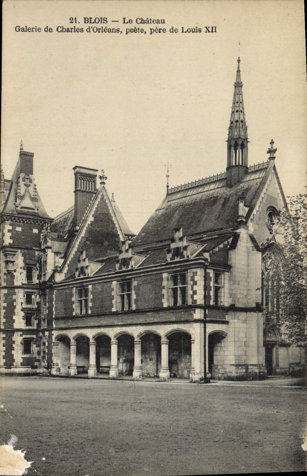 CPA Grand Hotel d'Angleterre et de Chambord Blois Le Chateau Galerie de Charles d'Orleans 