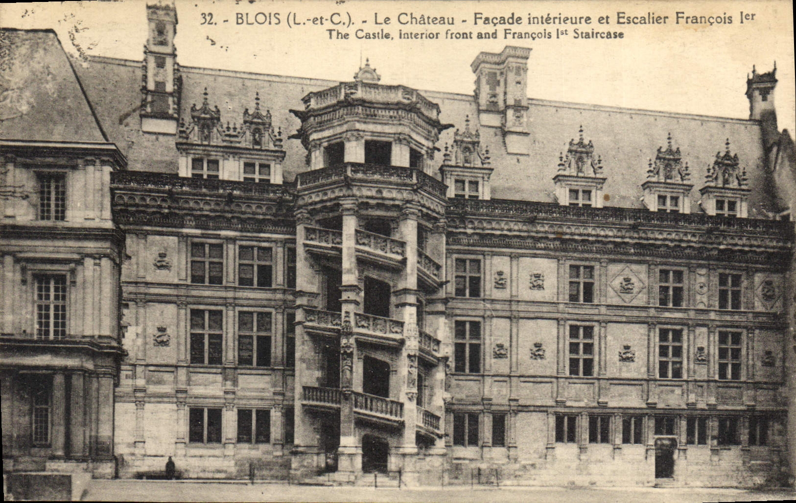 CPA Blois L et C Le Chateau Facade interieure et Escalier Francois Ier 