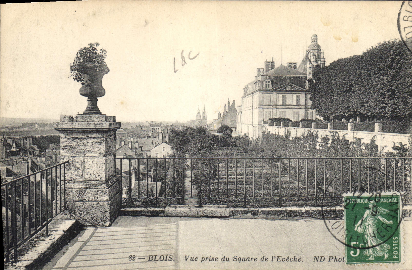 CPA Blois Vue prise du Square de l'Eveche 
