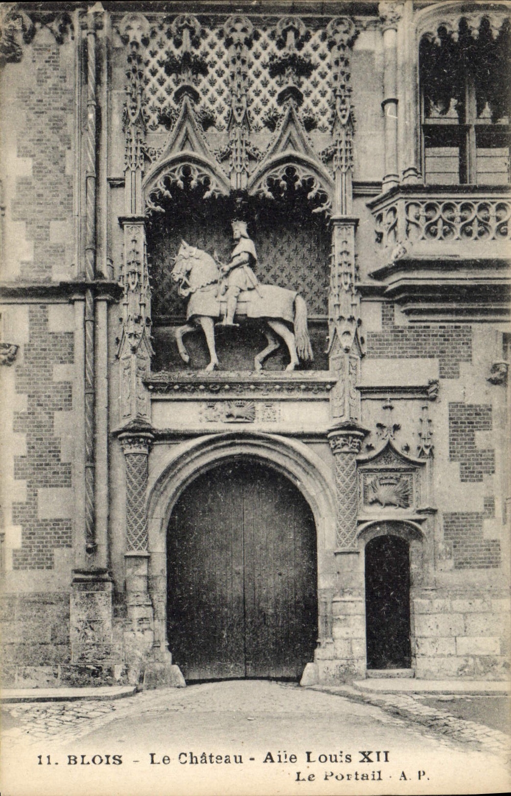 CPA Blois le Chateau Aile Louis XII le Portail 