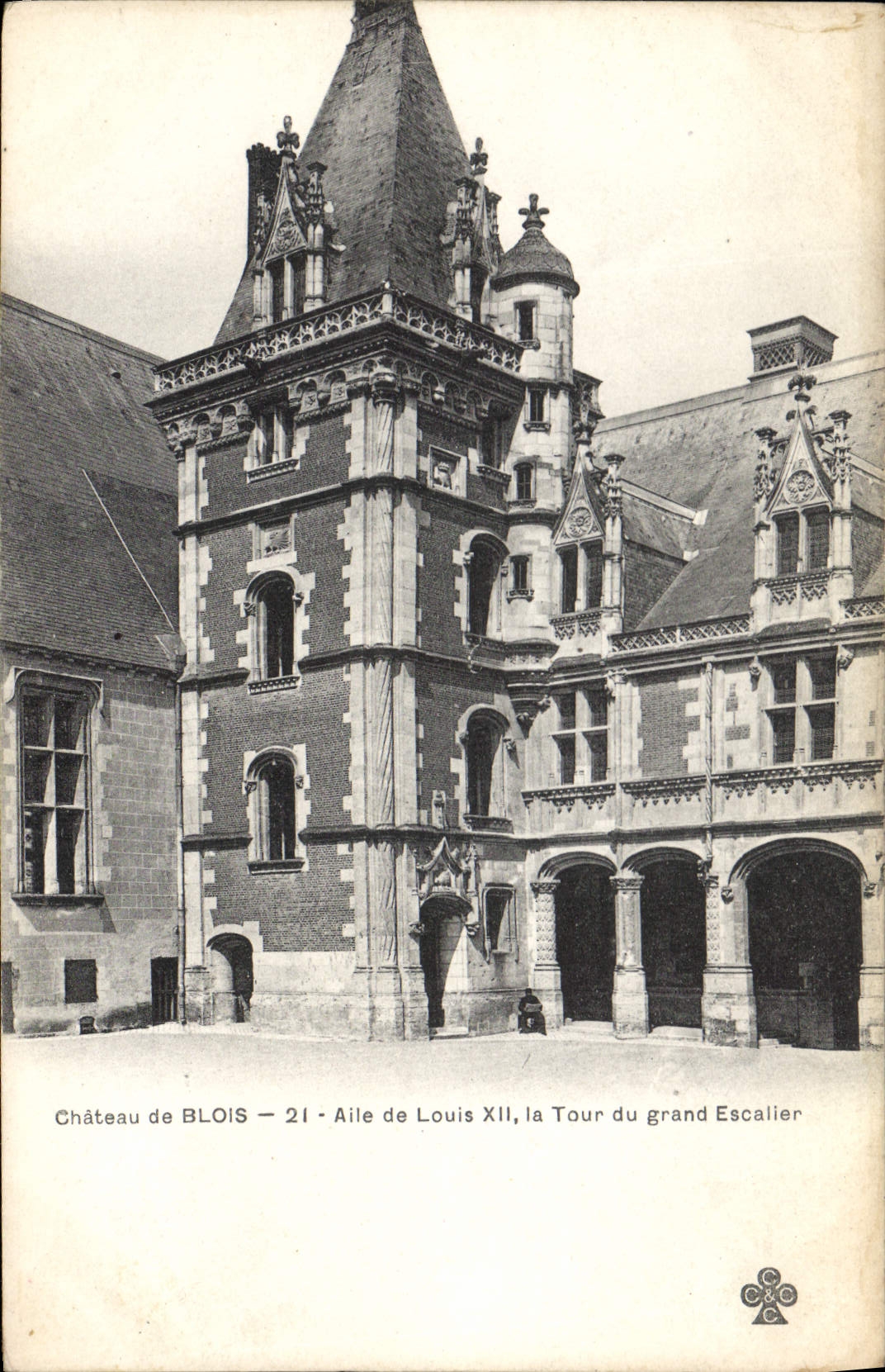 CPA Chateau de Blois Aile de Louis XII la Tour du grand Escalier 