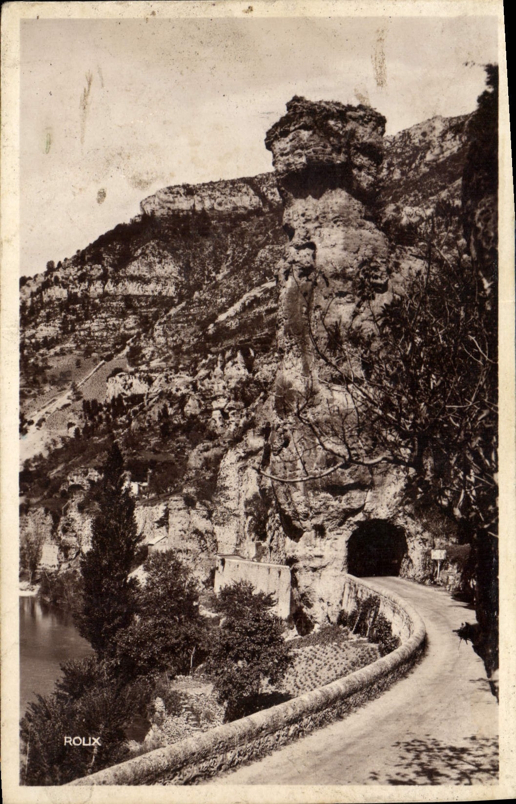 CPA Mende Jolie vue dans les Gorges du Tarn 