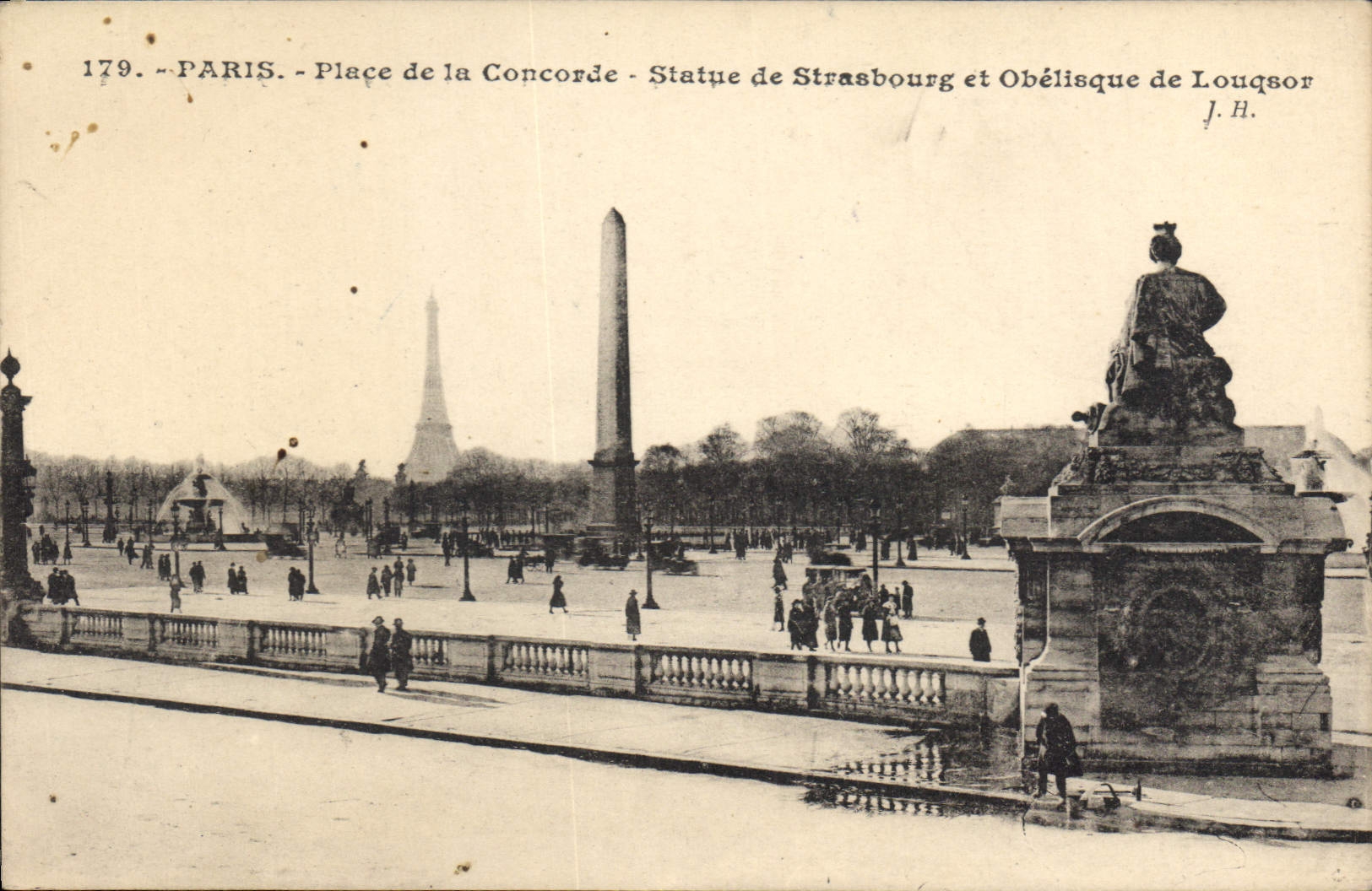 CPA Paris Place de la Concorde Statue de Strasbourg et Oblisque de Louqsor Tour Eiffel