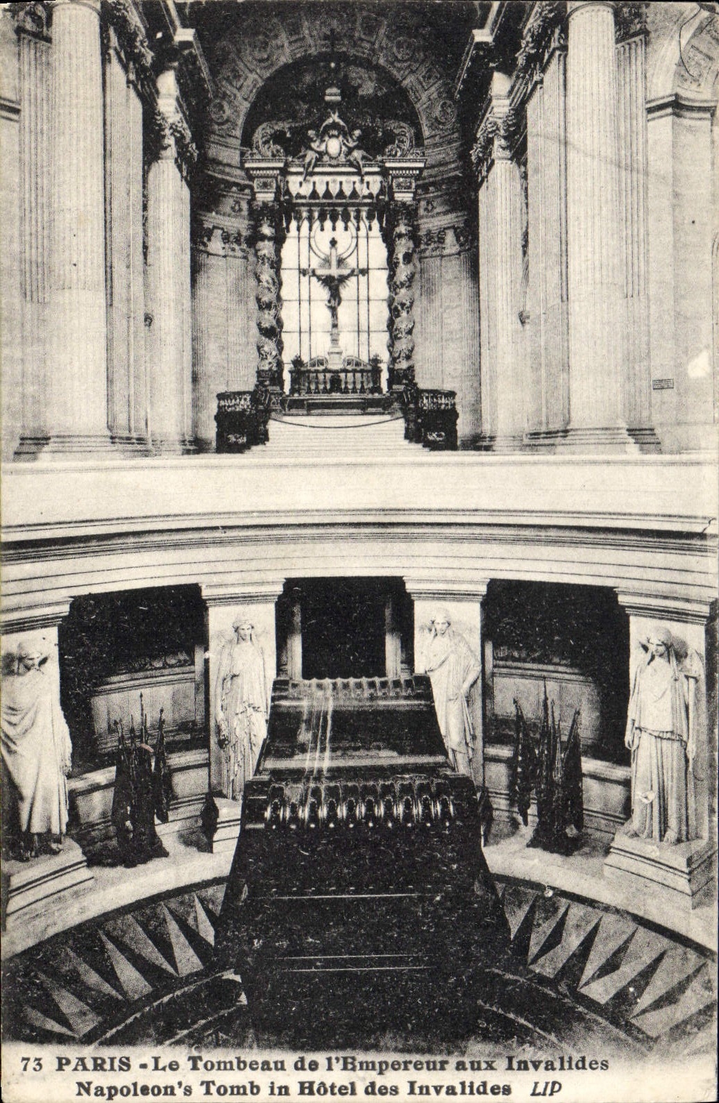 CPA Paris le Tombeau de l'Empereur aux Invalides 