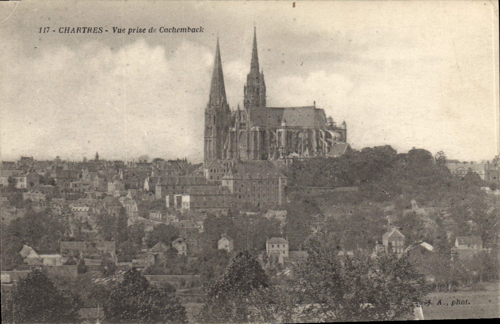 CPA Chartres vue prise de Cachemback 
