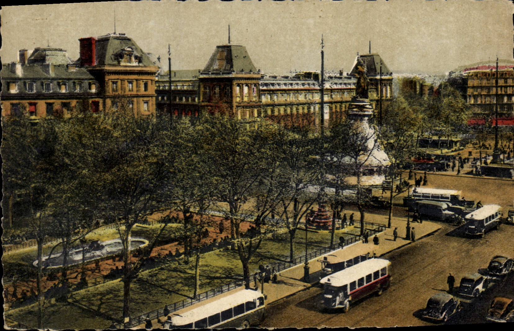 CPA Paris et ses Marveilles Place de la republique 