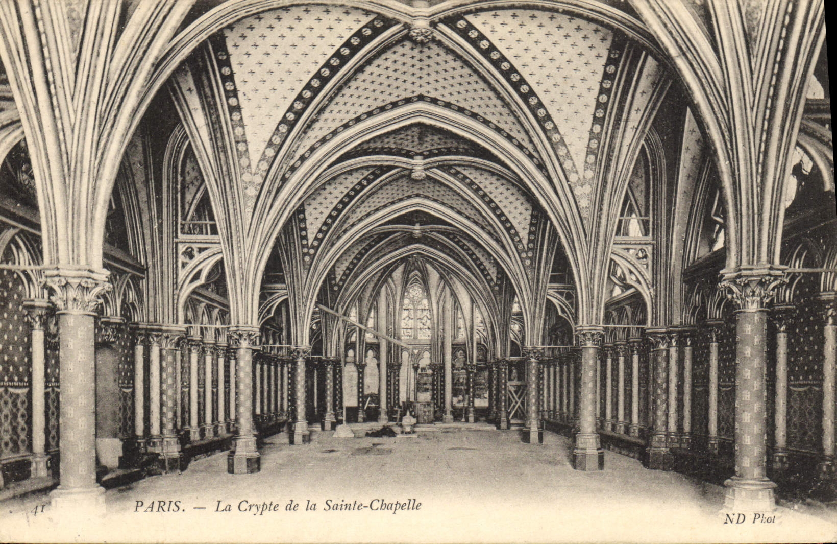 CPA Paris la Crypte de la Sainte Chapelle 