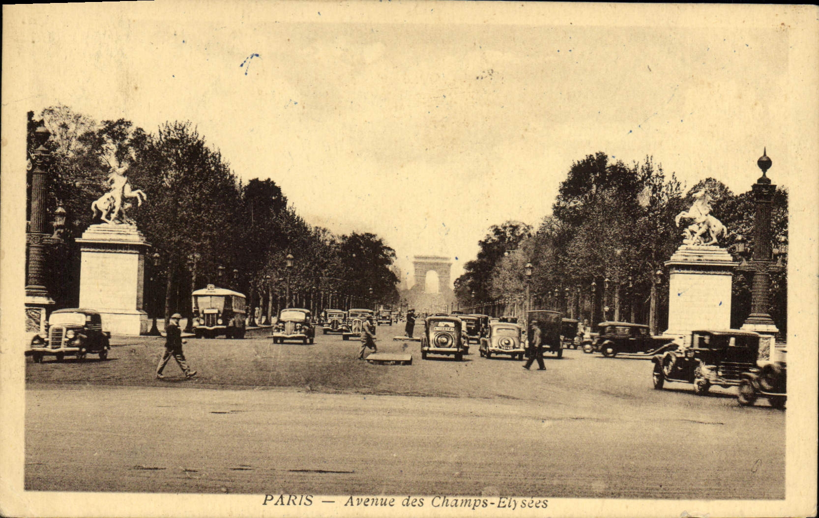 CPA Paris Avenue des Champs Elysees