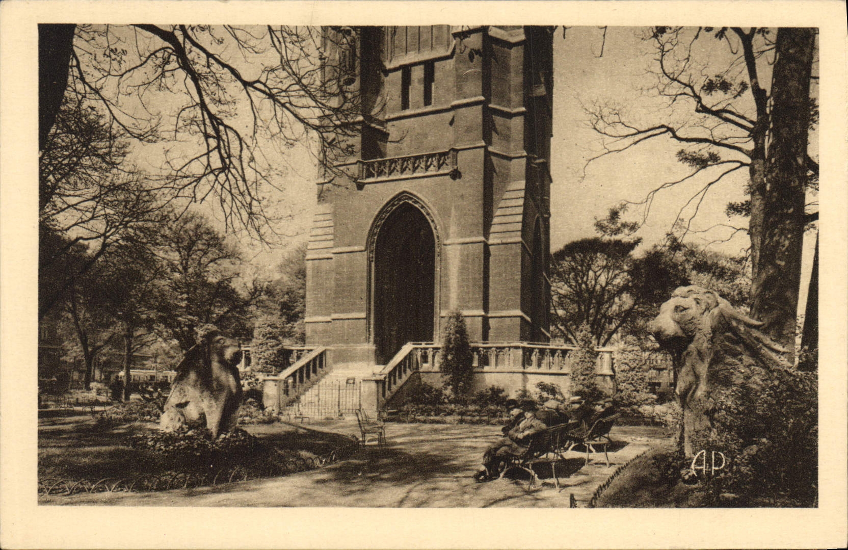 CPA Paris le Square et l'Entree de la Tour Saint Jacques 