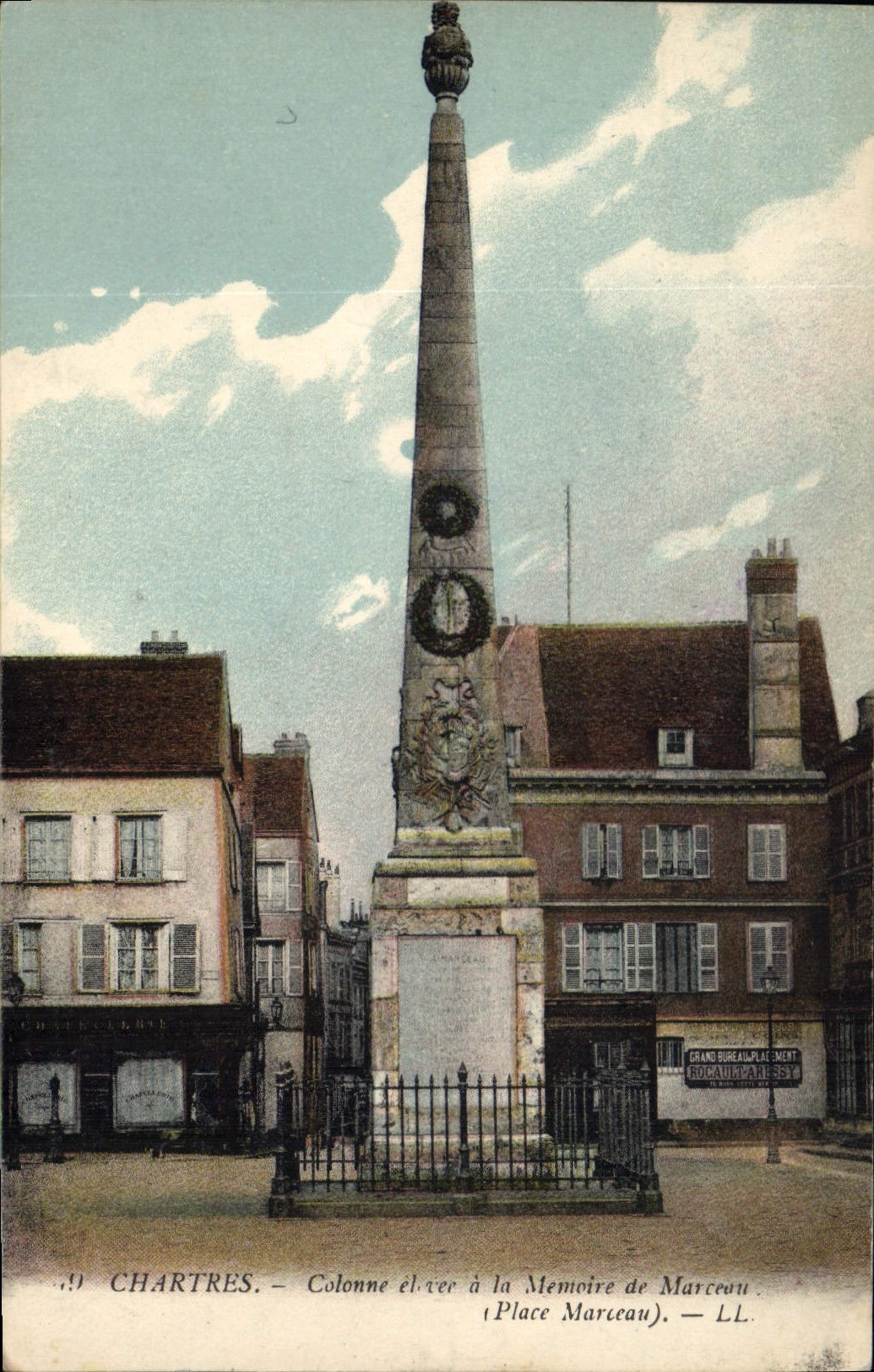 CPA Chartres Colonne elevee a la Memoire de Marceau place Marceau 