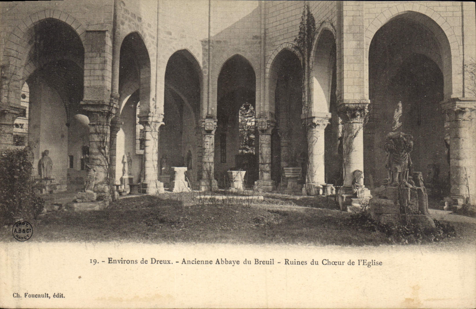 CPA Environs de Dreux Ancienne Abbaye de Breuil Ruines du Choeur de l'Eglise 