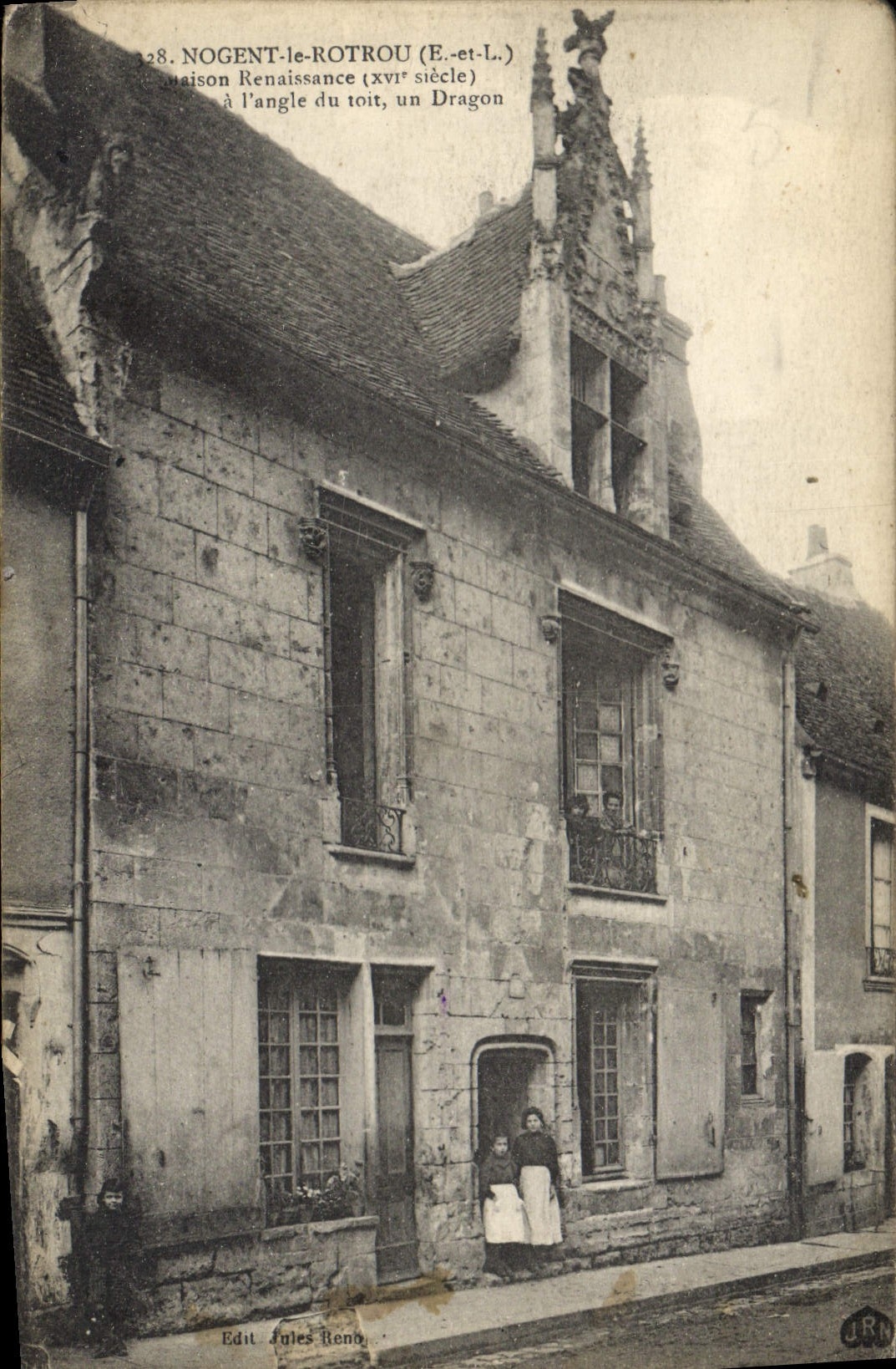 CPA Nogent le Rotrou E et L maison Renaissance XVI siecle a l'angle du Roit un dragon