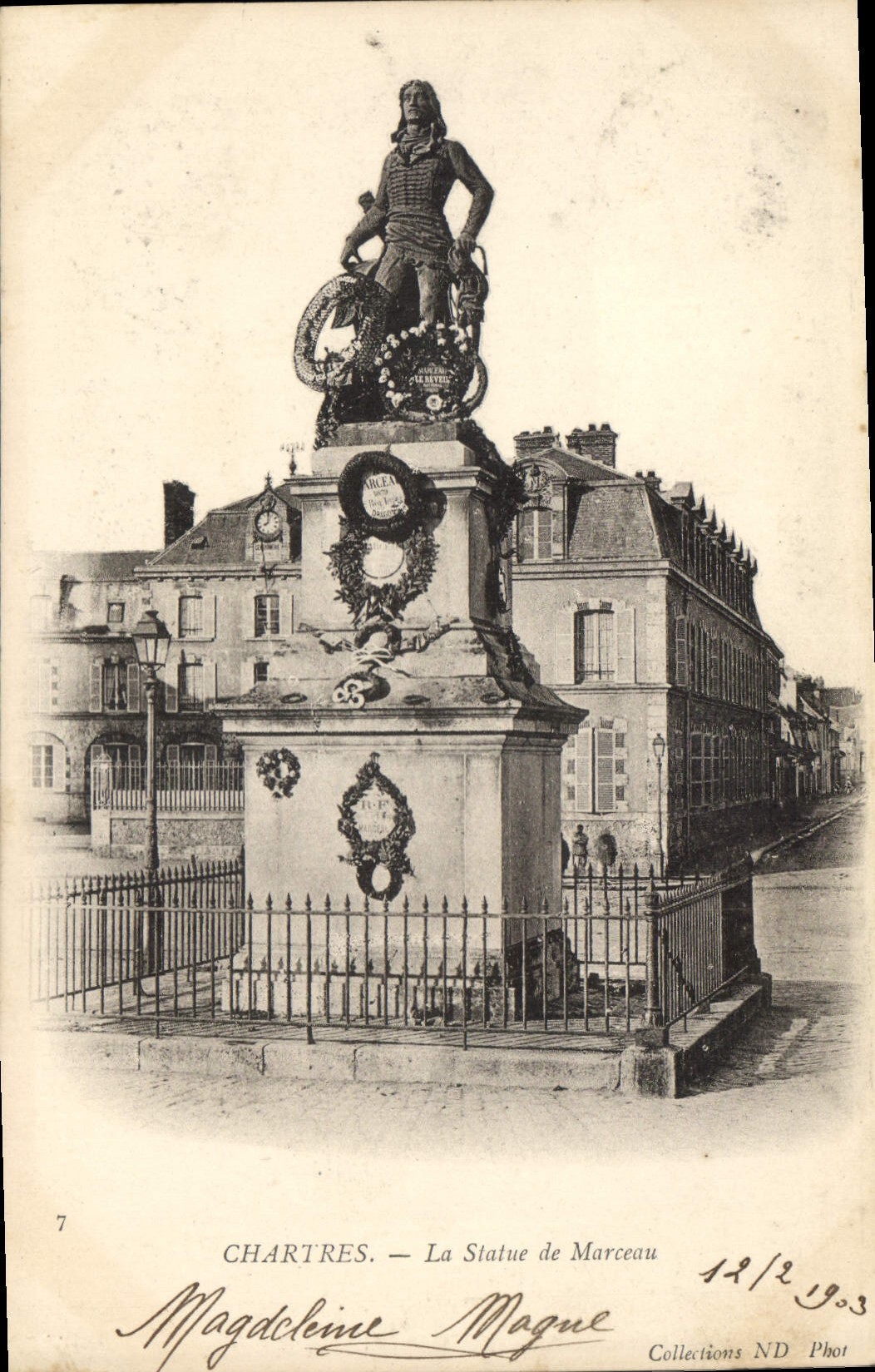 CPA Chartres la Sttaue de Marceau 