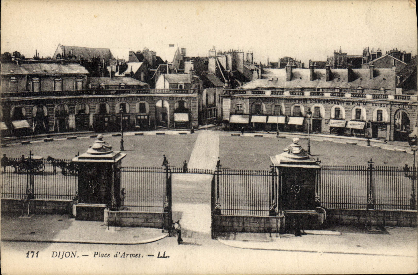 CPA Dijon Place d'Armes 