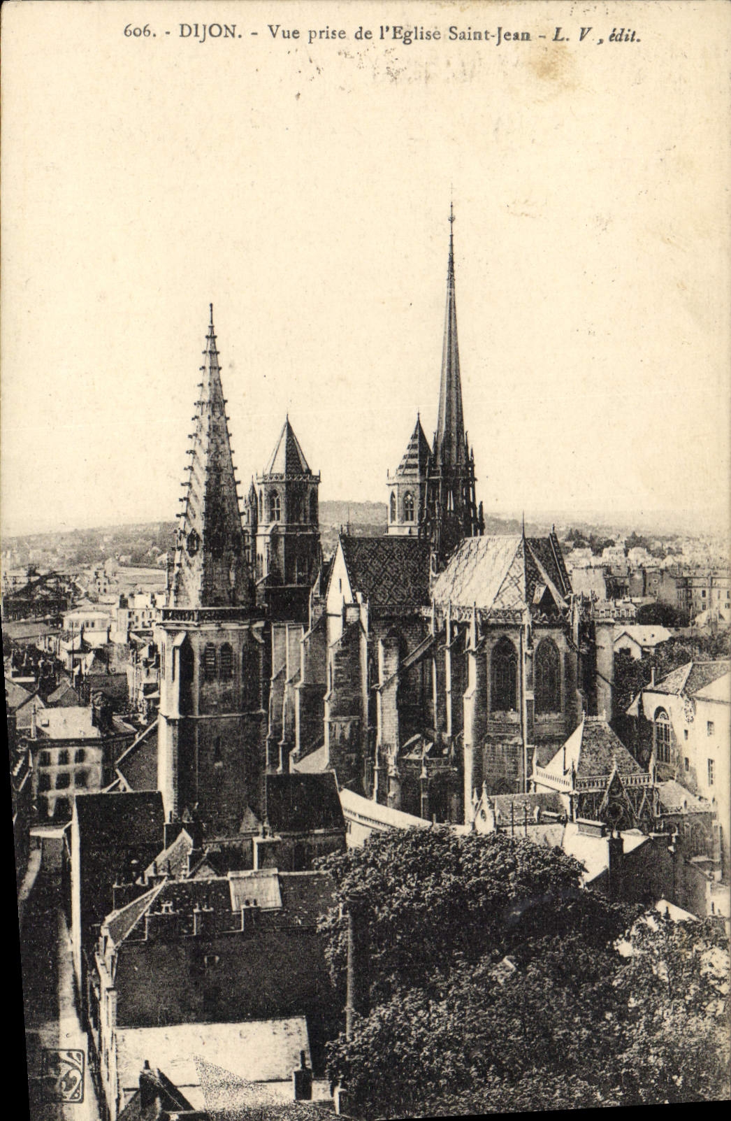 CPA Dijon Vie prise de l'Eglise Saint Jean