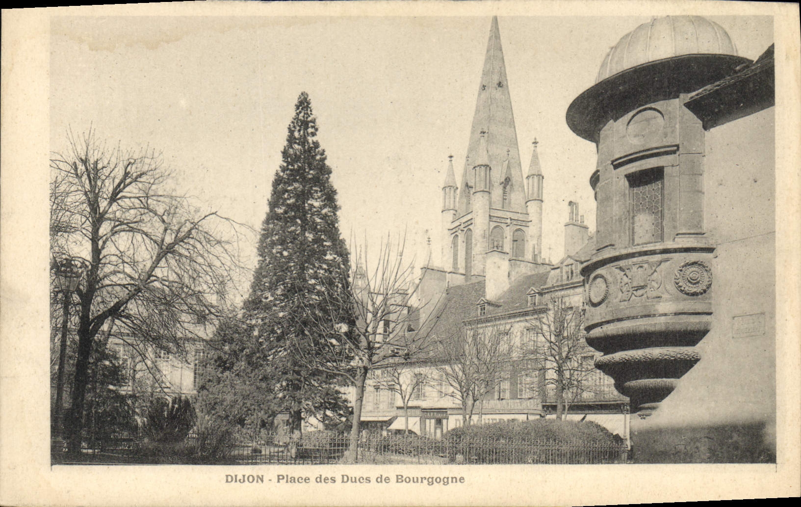 CPA Dijon Place des Ducs de Bourgogne 