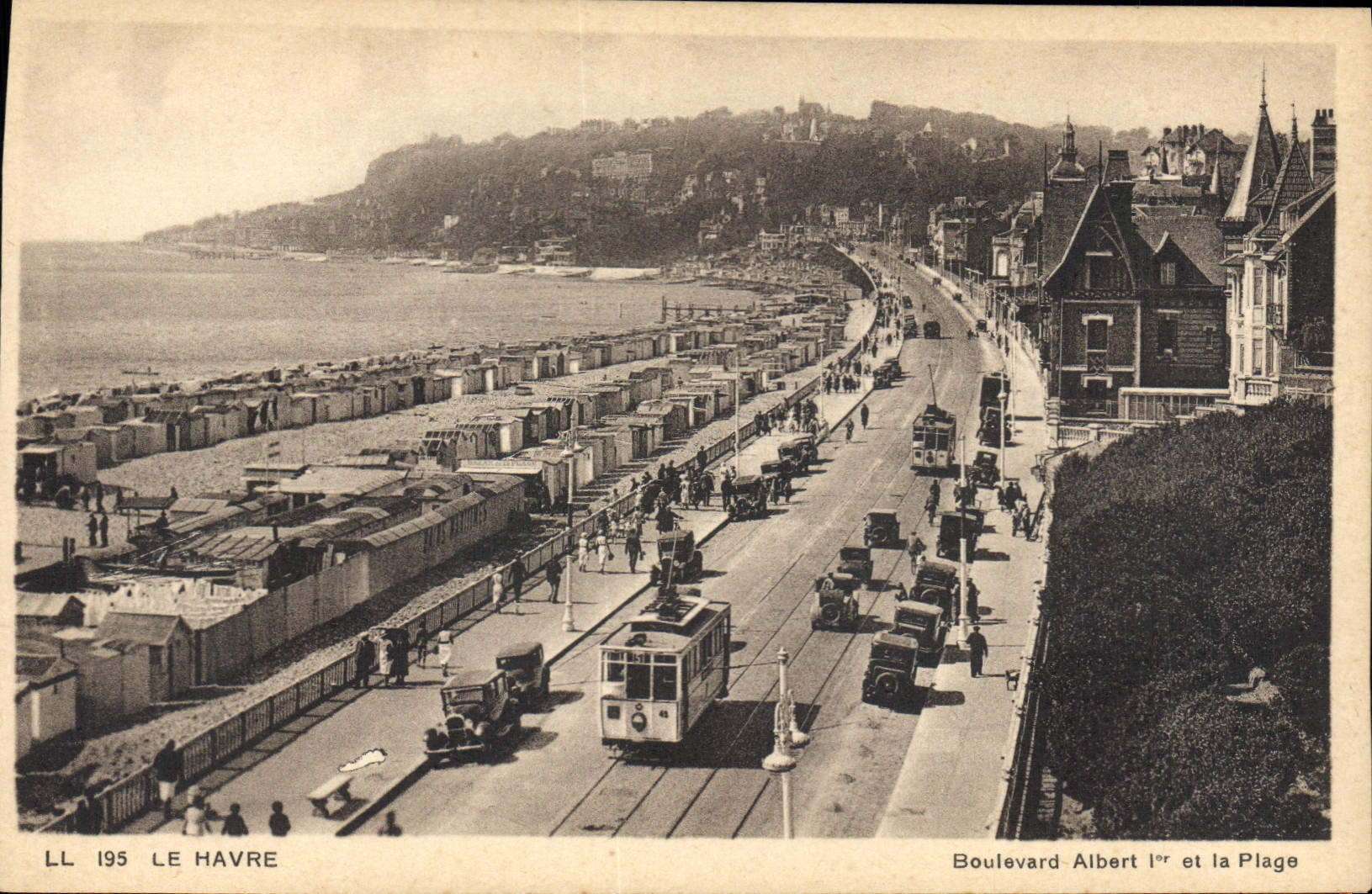 CPA Le Havre Boulevard Albert Ier et la Plage Tramway