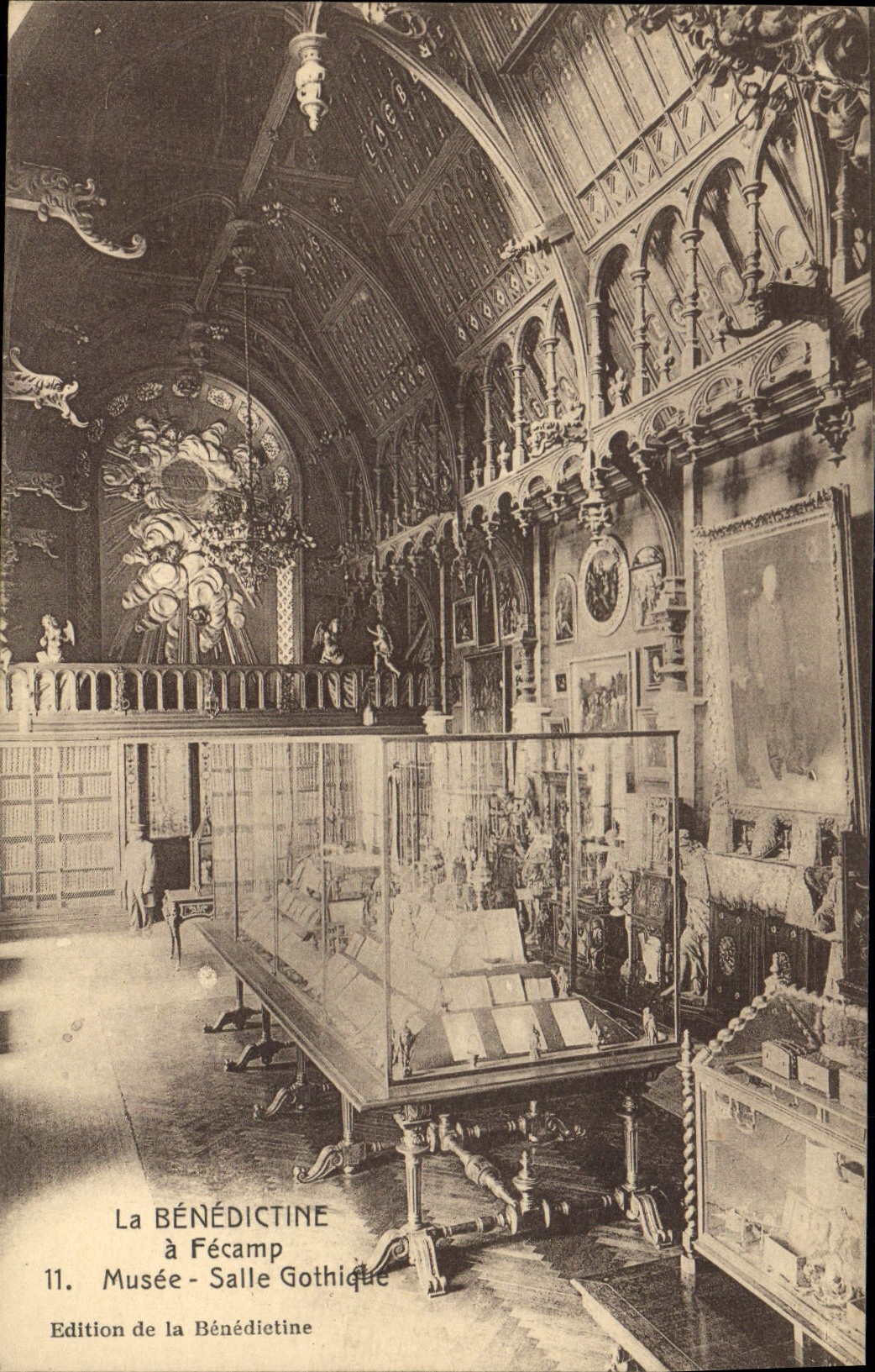 CPA La Benedictine a Fecamp Musee Salle Gothique
