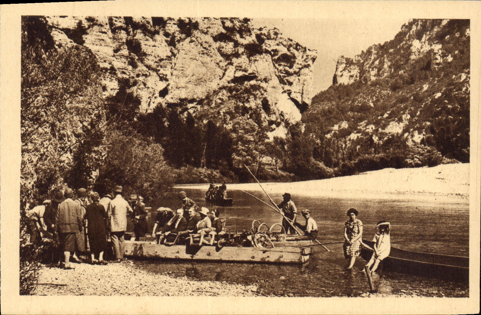 CPA Les Gorges du Tarn Cirque des Baumes Debarquement des Touristes
