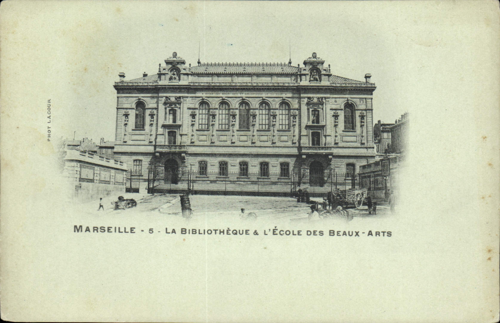 CPA Marseille La Bibliotheque et l'Ecole des Beaux arts 