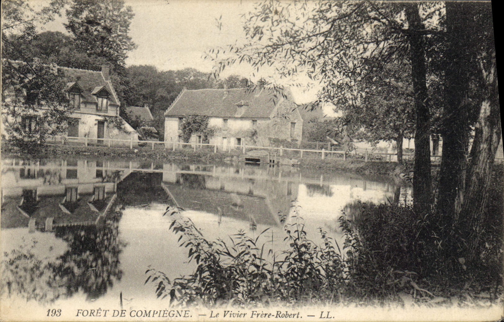 CPA Foret de Compiegne Le Vivier Frere Robert