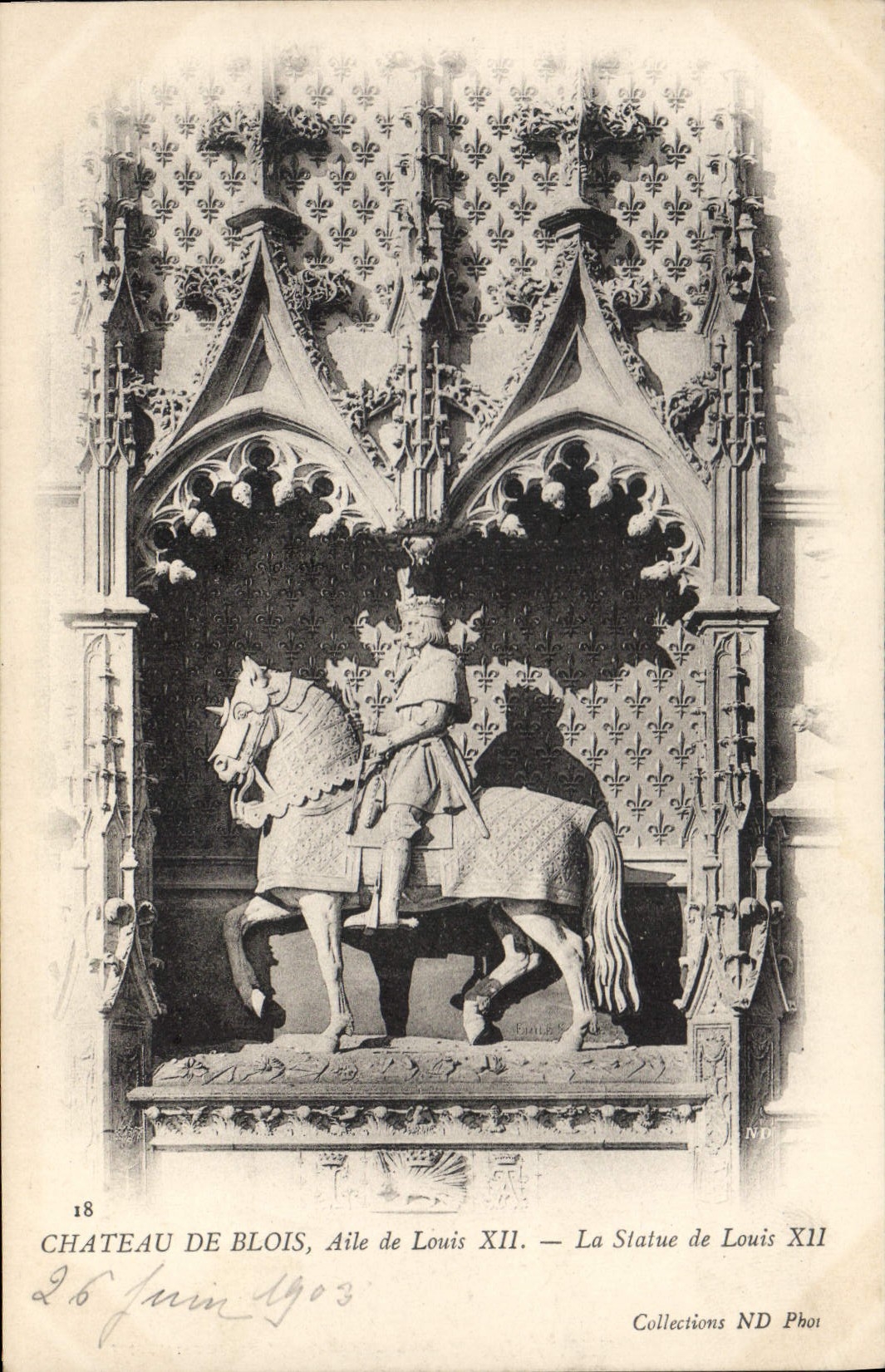 CPA Chateau de Blois Aile de Louis Ier La Statue de Louis XII 