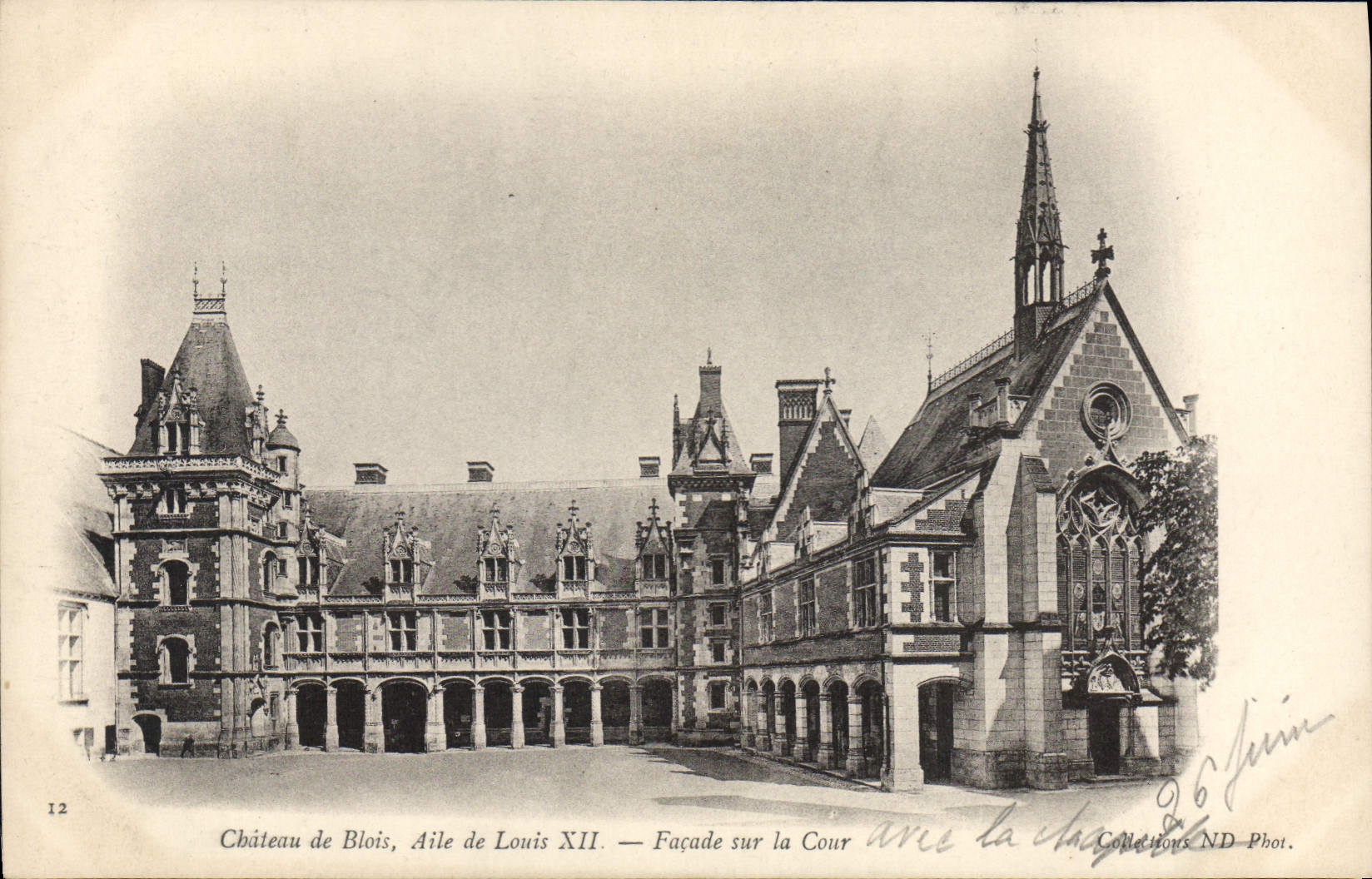 CPA Chateau de Blois Aile de Louis Ier Facade sur la Cour 