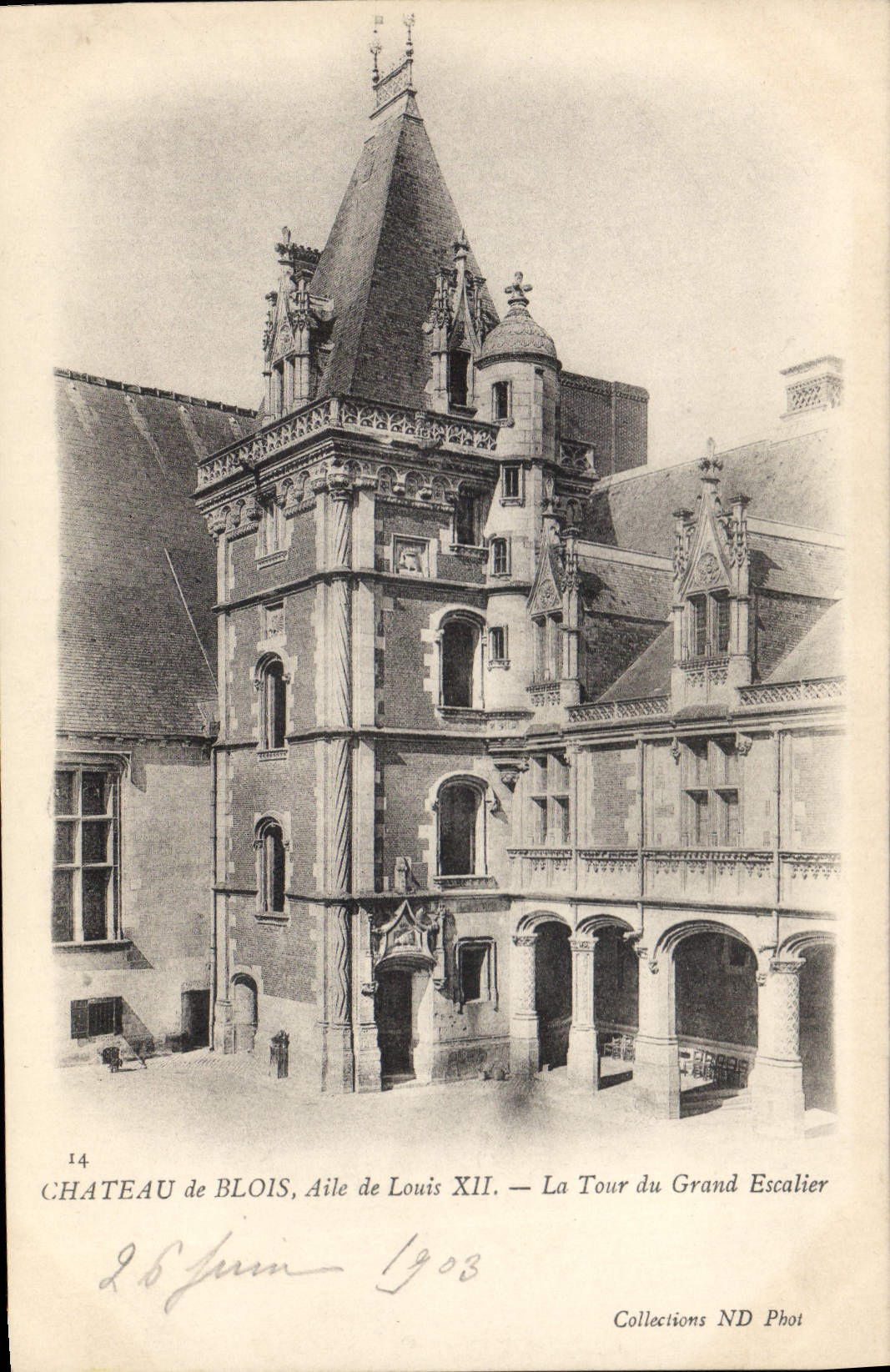 CPA Chateau de Blois Aile de Louis XII La Tour du Grand Escalier 