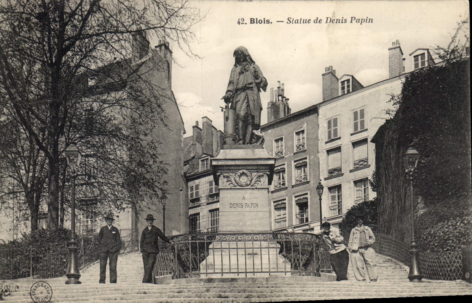 CPA Blois Statue de Denis Papin 