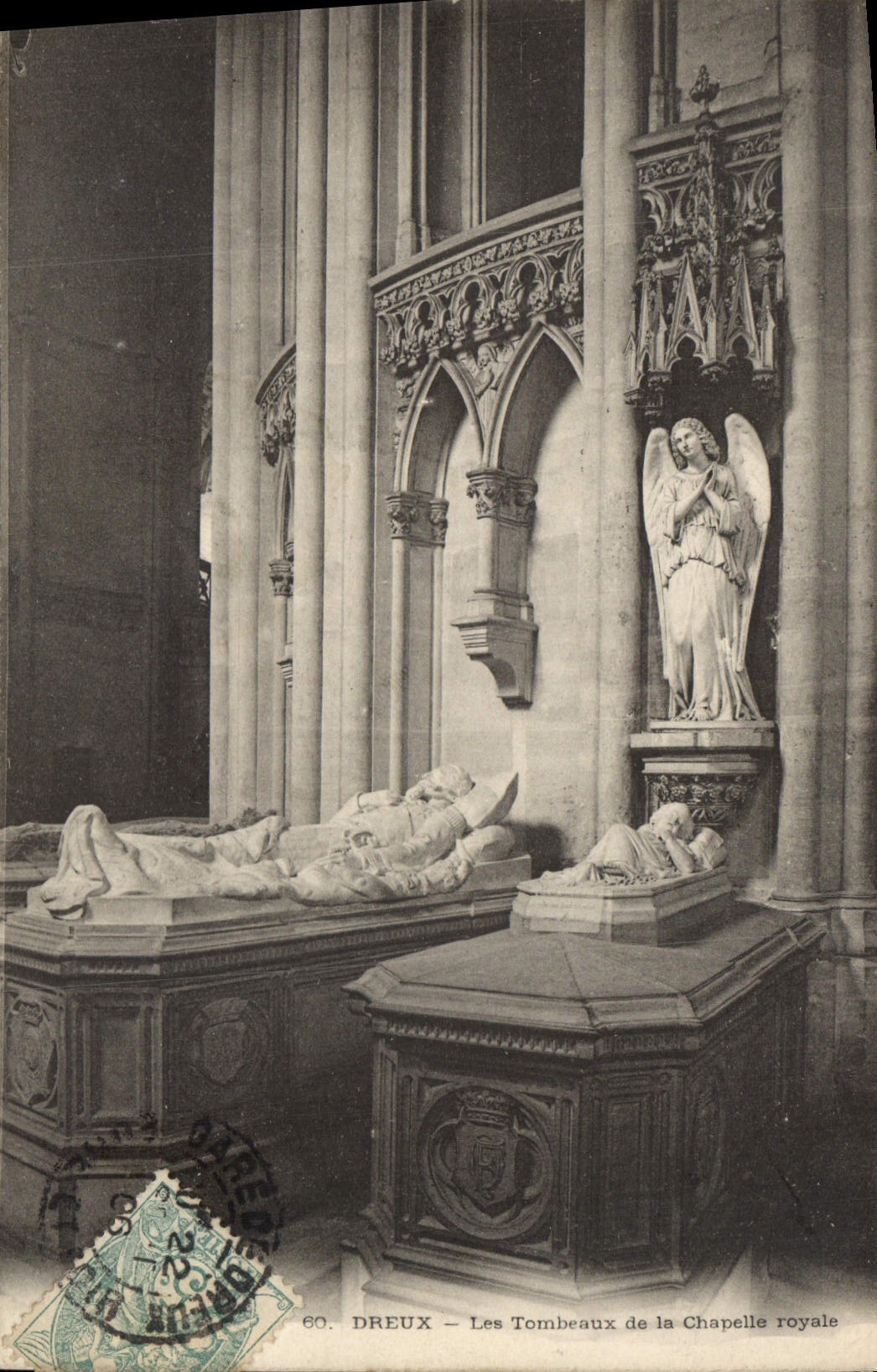 CPA Dreux Les Tombeaux de la Chapelle royale