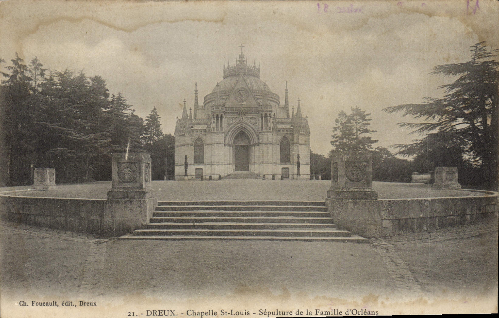 CPA Dreux Chapelle St Louis Sepulture de la Famille d'Orleans 