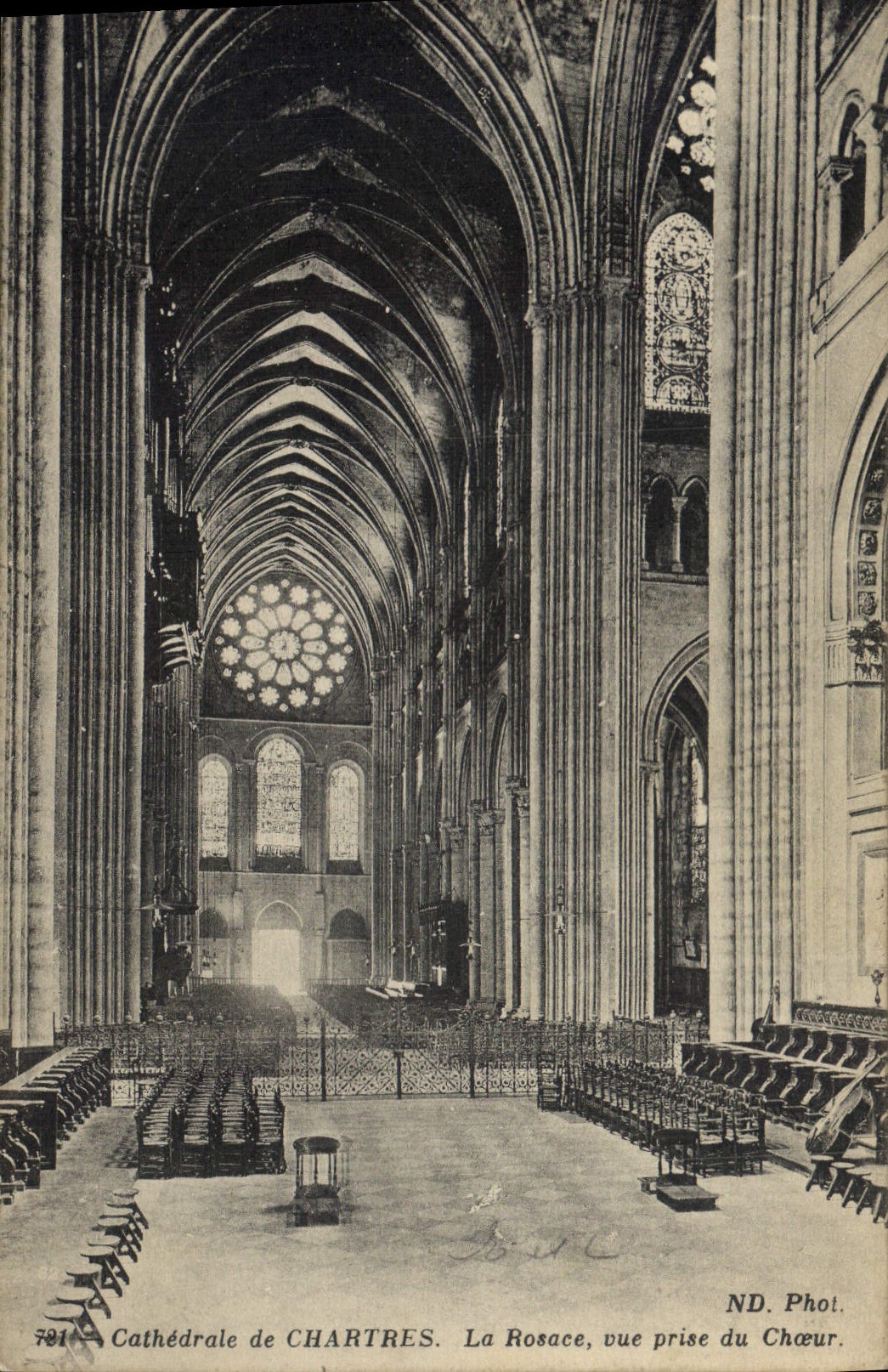 CPA Cathedrale de Chartres LA Rosace vur prise du Choeur 