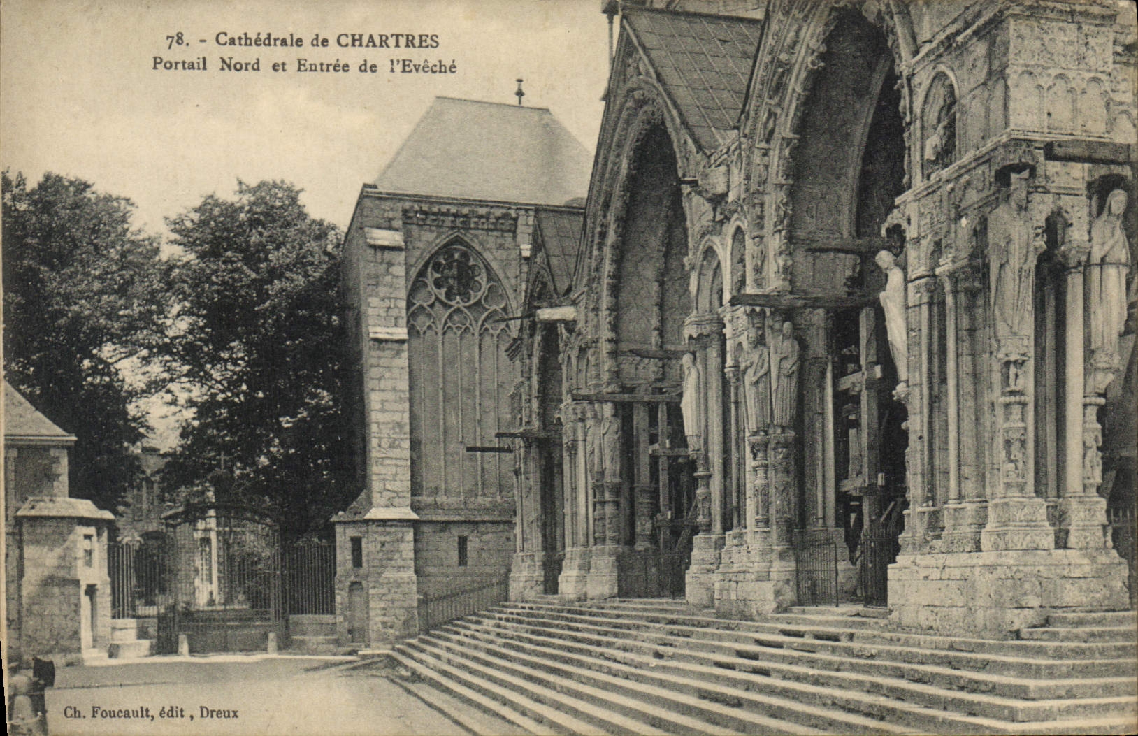 CPA Cathedrale de Chartres Portail Nord et Entree de l'Eveche