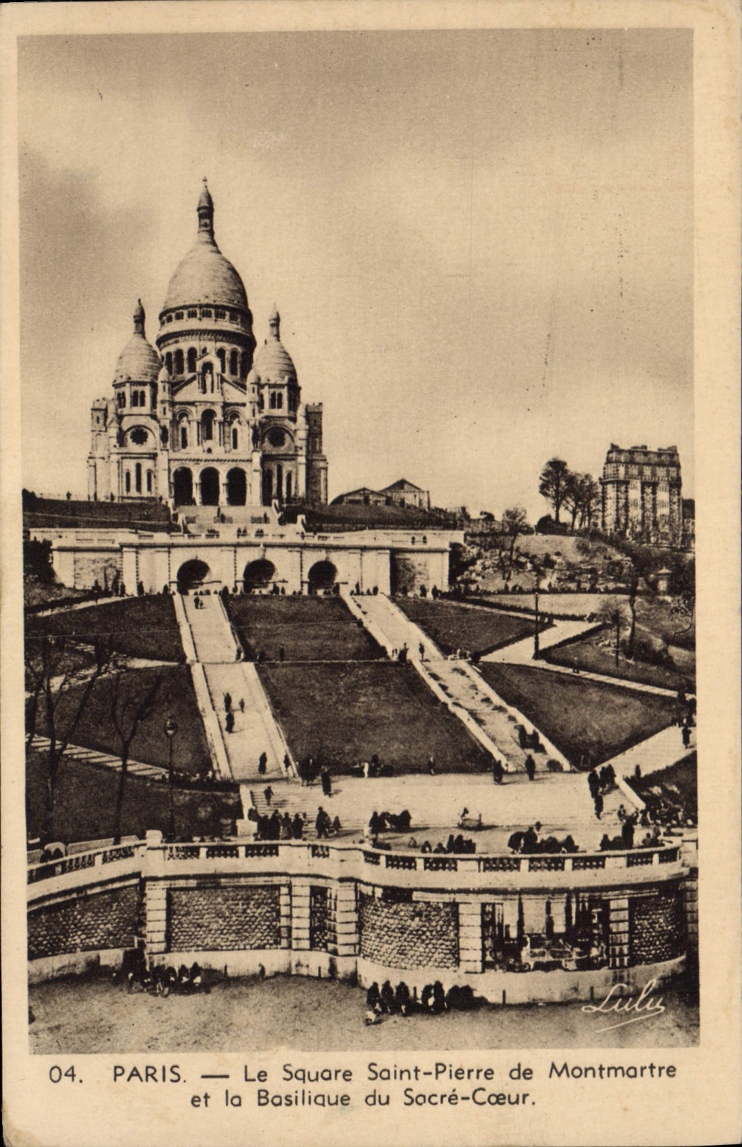 CPA Paris Le Square Saint Pierre de Montmartre et la Basilique du Sacre Coeur 